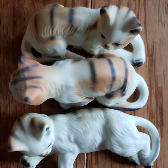 Set of Three Cat Figurines - Picture 8 of 8